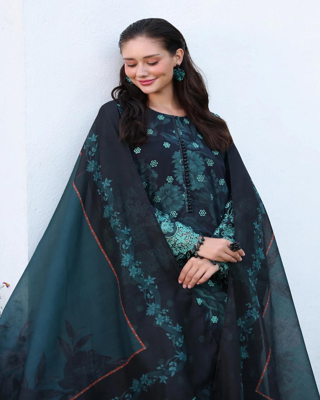 KHADDAR Digital Print 3pc With Patches Design D07